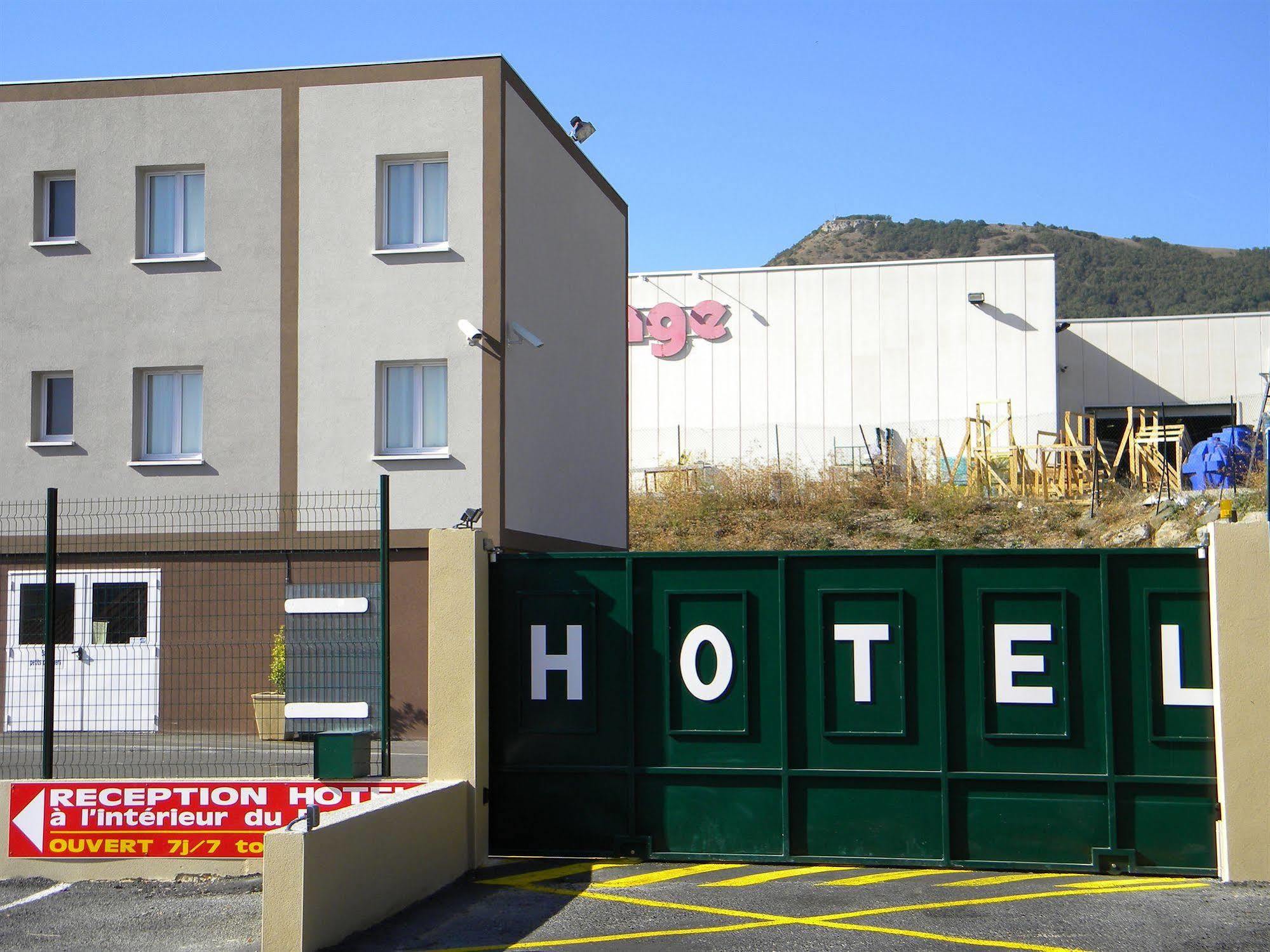 Cit'Hotel Restaurant Du Bowling De Millau Eksteriør billede